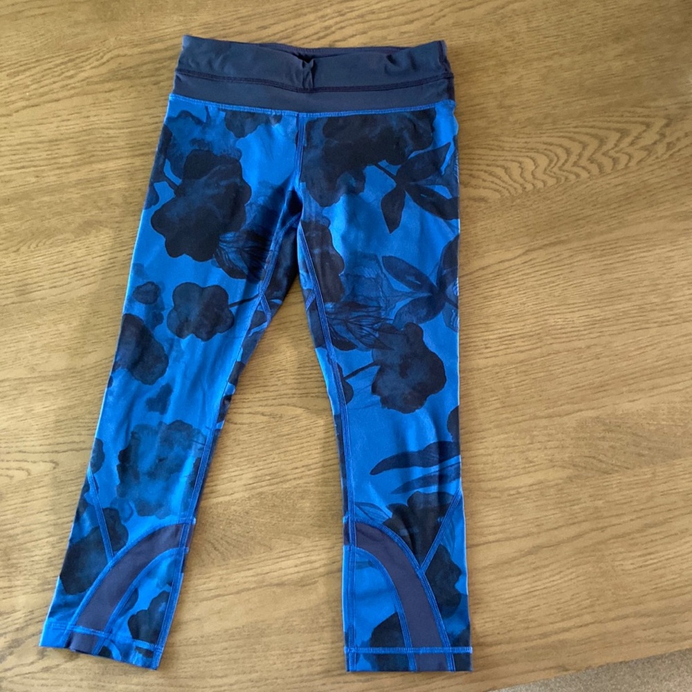 Lululemon size 4